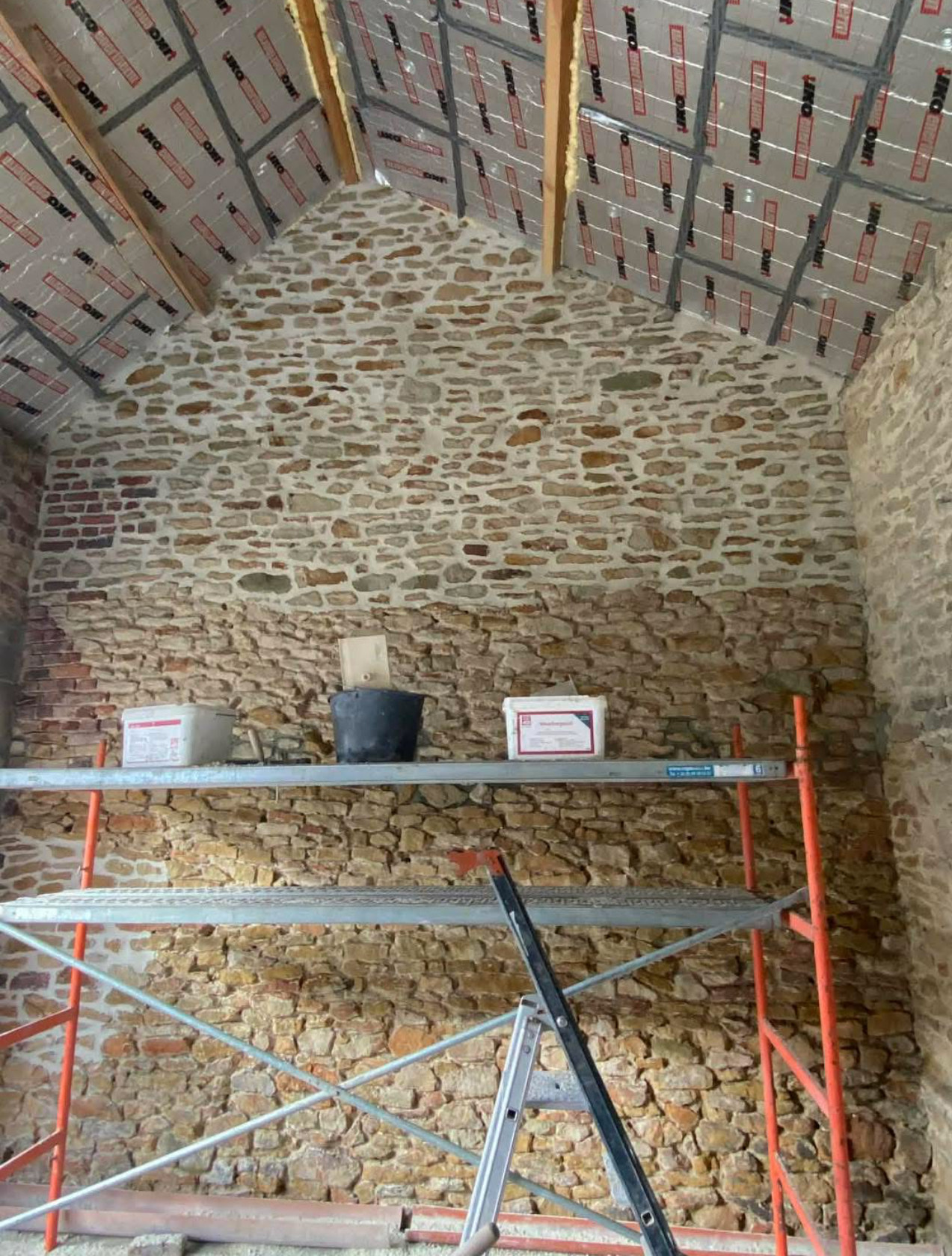Rénovation d'un mur en pierres naturelles